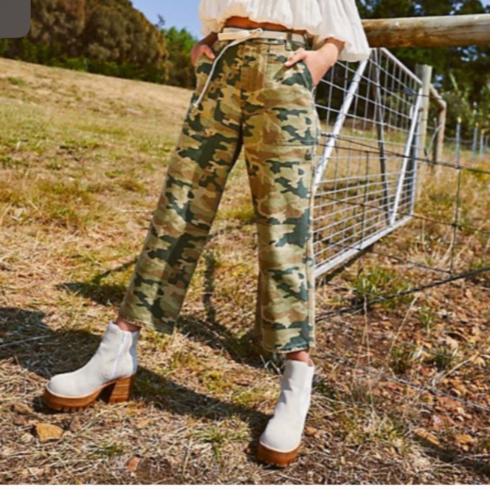 Free people cropped camouflaged pants